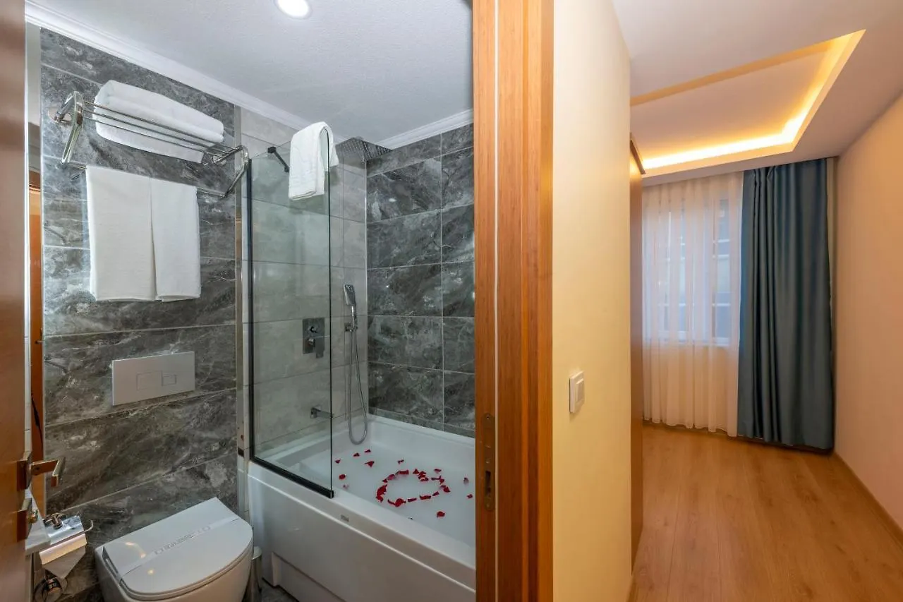 Diamond Luxury Hotel Antalya 3*,
